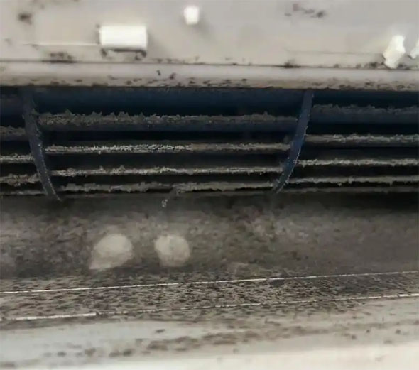 保亭空调吹的风有股烧焦味是怎么回事